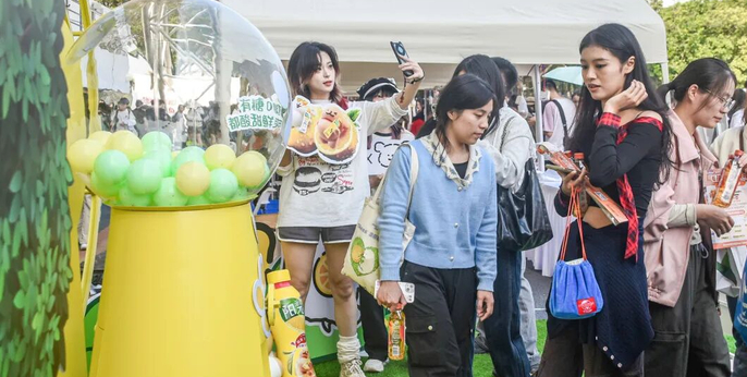 笑脸、萌宠、联名周边，这届宠物展萌趣十足！