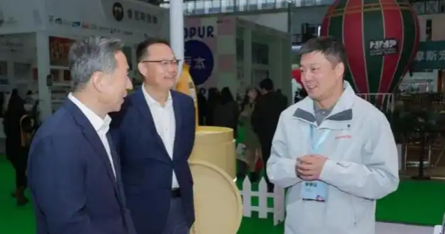 贸促会会长莅临心粮京宠展展位 共促国产宠物产业高质量出海