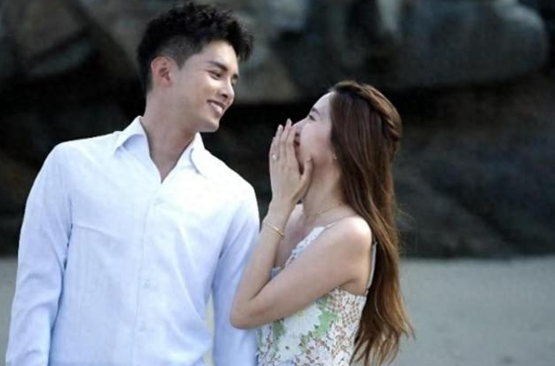 TVB小生与女友创宠物品牌！接地气更亲自摆摊