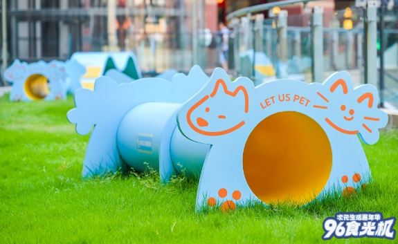 带上毛孩子一起逛街，九六广场“宠物友好”模式撬动养宠新客群