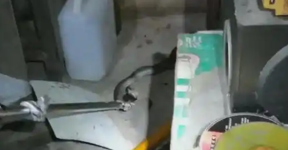 桂林男子捕捉眼镜蛇意外受伤，医院紧急施救