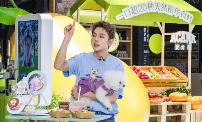 李佳琦直播间引领宠物消费，亚宠展见证行业新高度