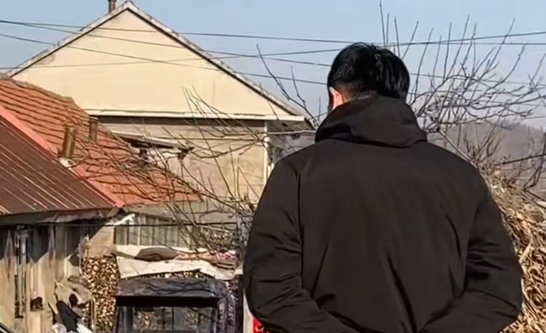 村头游走 无事玩狗！