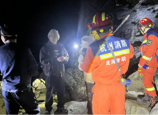 冰天雪地救助15人，杭州警犬“杰克”立功