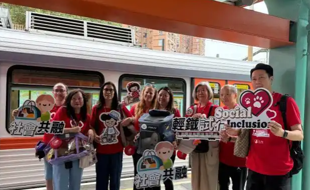 港铁启动“猫狗同行”试行计划 乘客可携宠物搭乘轻铁