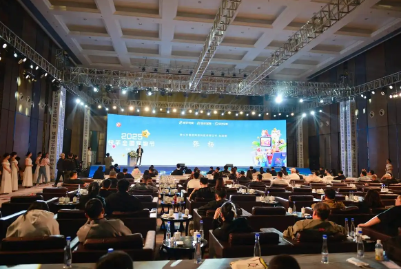 2025年快手全国宠物节在鞍山立山区举办 “数字+宠物”赋能产业发展新路径