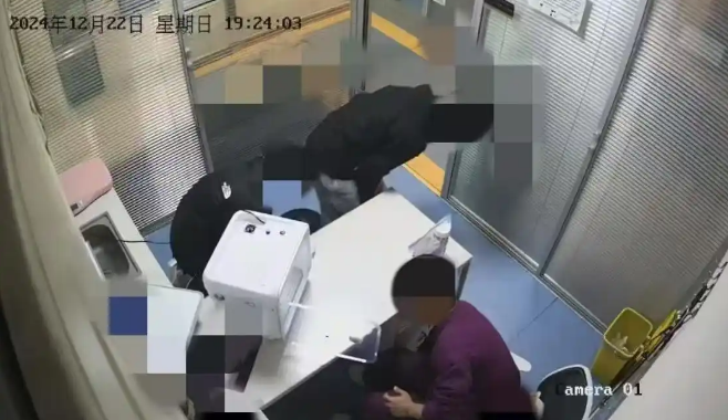 鹦鹉在诊疗中死亡，宠主要求赔偿遭拒