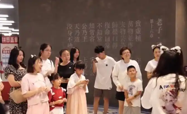 “喵星人”聚集！马未都上海观复推出“猫里猫气来白相”夜游活动