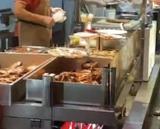 外带卤菜发现蜈蚣，整个人都不好了……