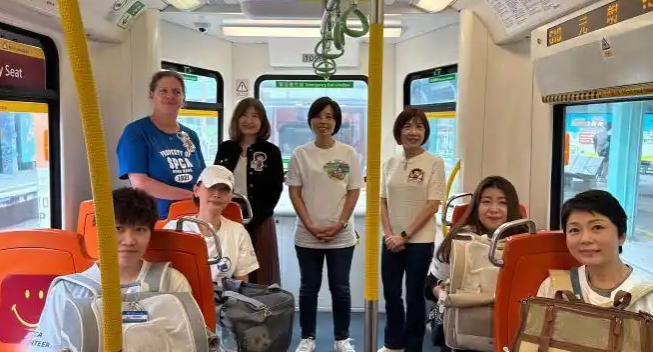 港铁启动“猫狗同行”试行计划 乘客可携宠物搭乘轻铁