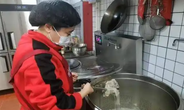 熬汤食材成了流浪猫、流浪狗的盘中餐