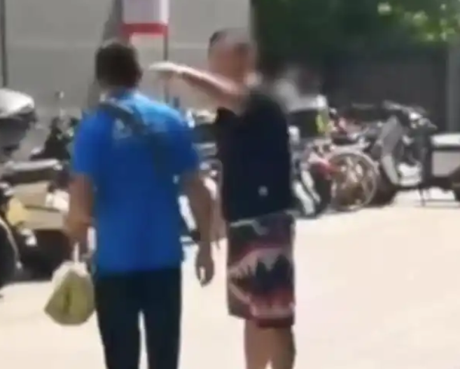 遛狗男子强迫外卖员道歉？警方通报