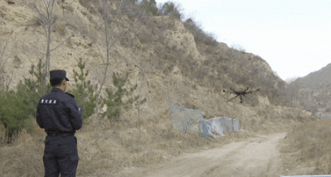 “警犬+无人机”搜索 成功营救失联老人