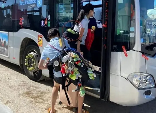陈若琳包里塞满了全红婵的乌龟