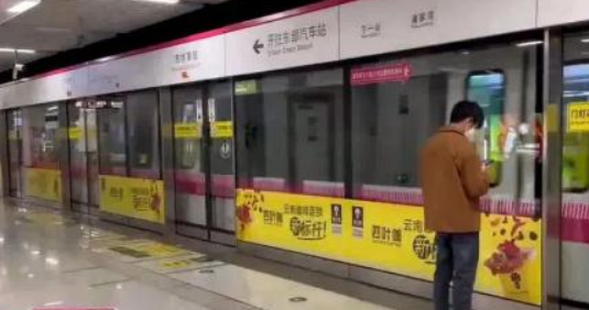 坐地铁竟然遇上仓鼠车厢内乱窜还爬脚!这是啥情况? 坐地铁竟然遇上仓鼠车厢内乱窜还爬脚!这是啥情况?